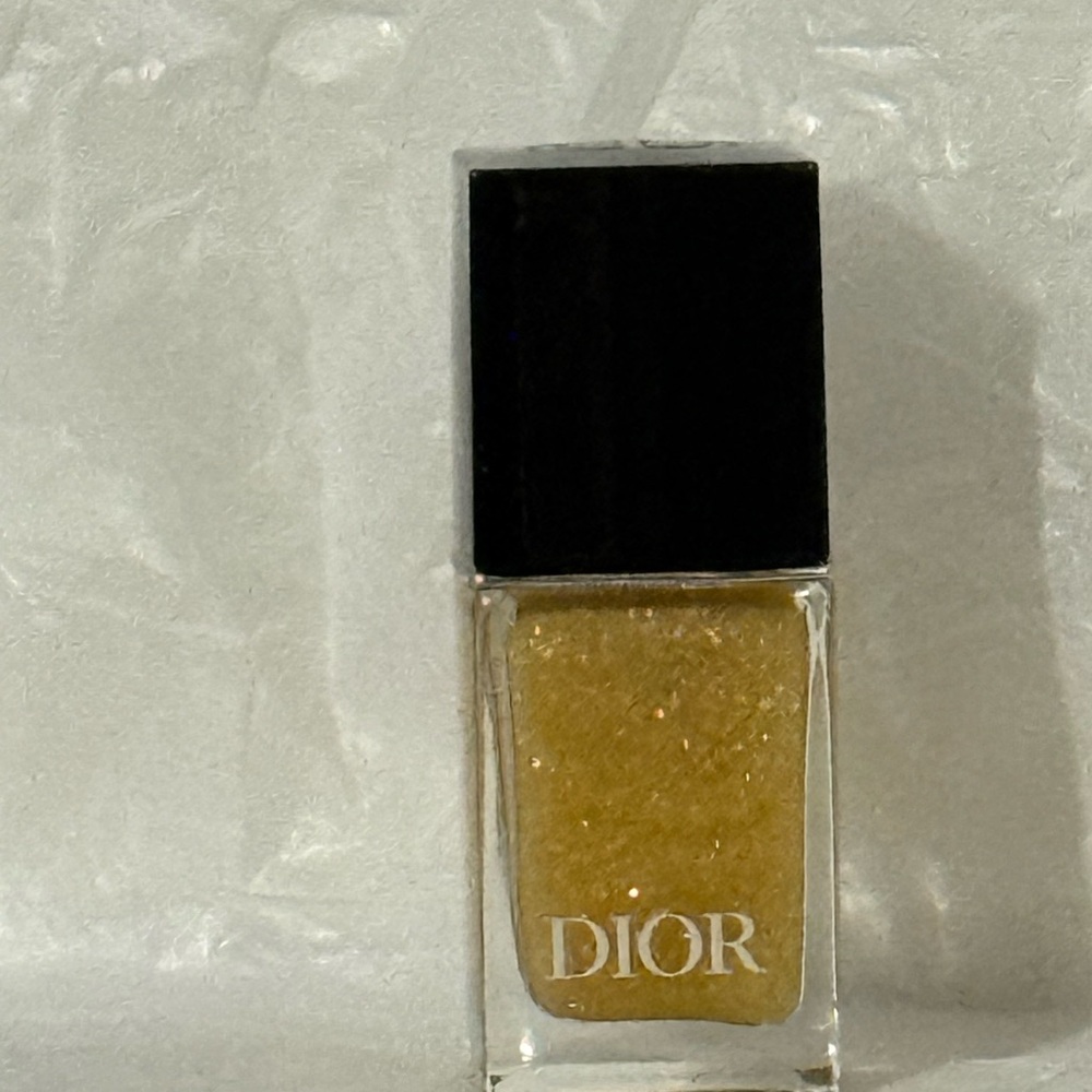 Dior Luxe Gold Nail Lacquer